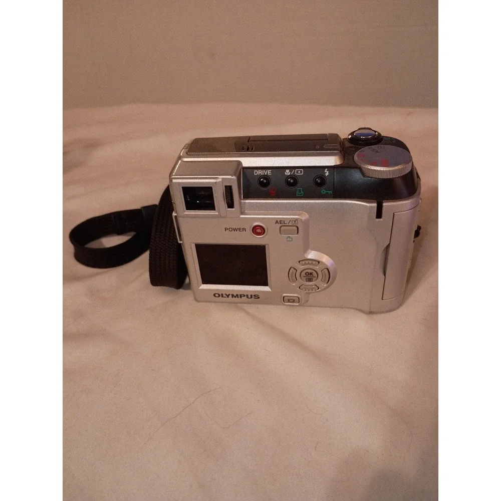 Olympus Camedia C-700 Ultra Zoom Digital Camera Silver 10x Optical Zoom Vintage